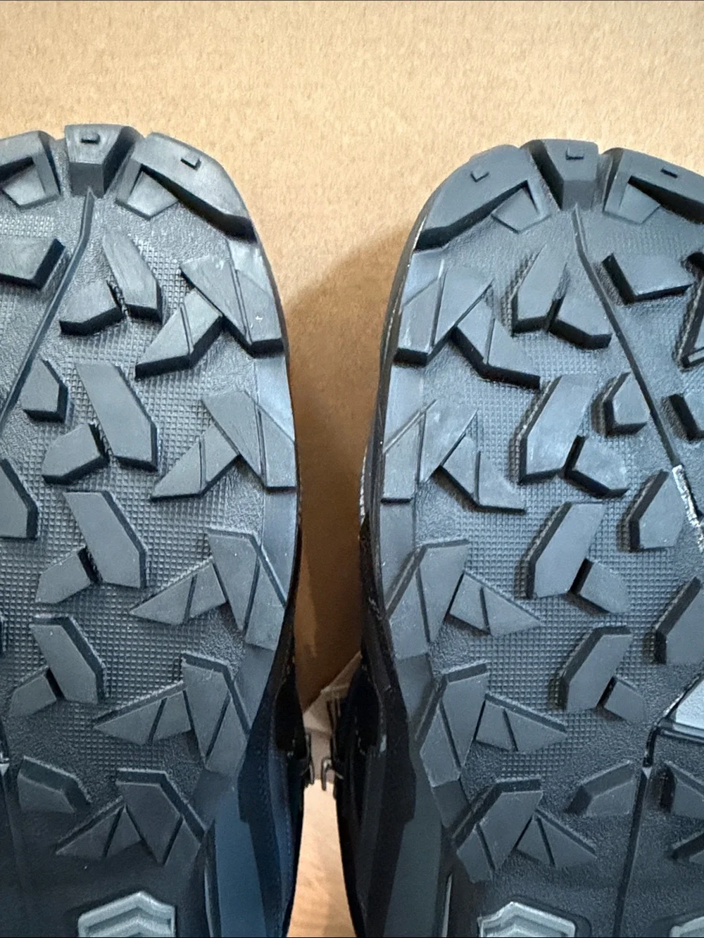 Salomon X ULTRA 5 MID WIDE GORE-TEX Men’s 9.5EE Black BRAND NEW NEVER WORN
